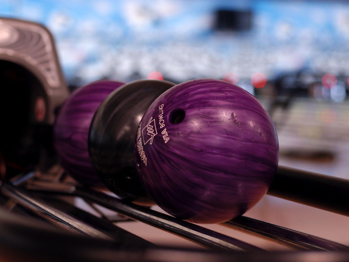 How to pick a bowling ball